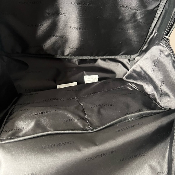 Calvin Klein - Picture 5 of 12